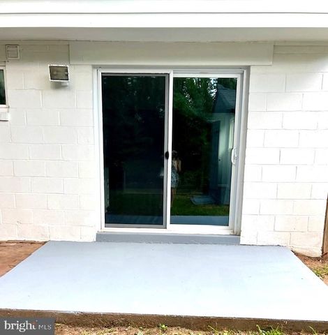 406 W MAPLE AVE, Sterling, VA 20164