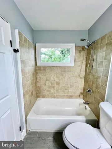 406 W MAPLE AVE, Sterling, VA 20164