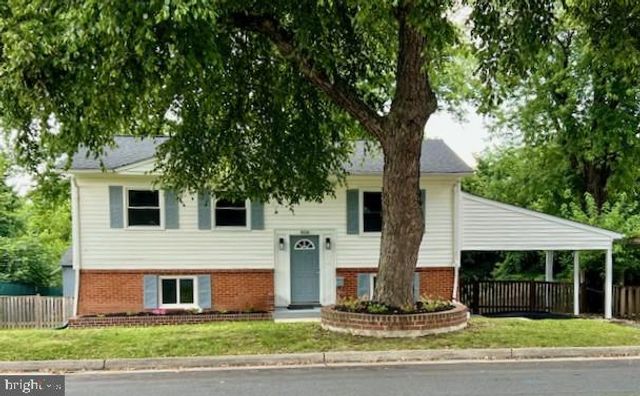 406 W MAPLE AVE, Sterling, VA 20164