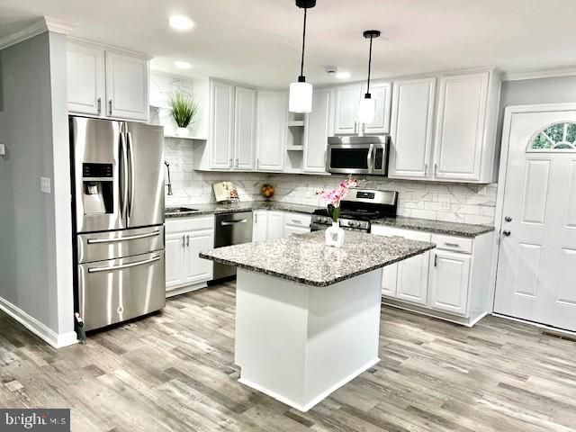 406 W MAPLE AVE, Sterling, VA 20164