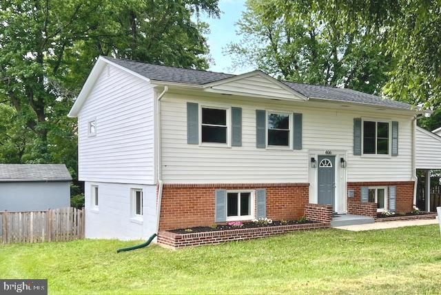 406 W MAPLE AVE, Sterling, VA 20164