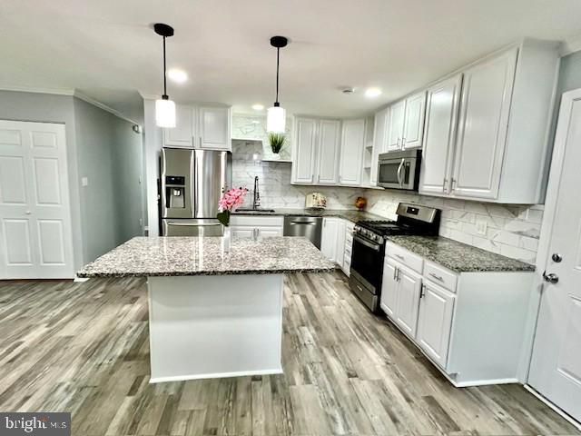 406 W MAPLE AVE, Sterling, VA 20164
