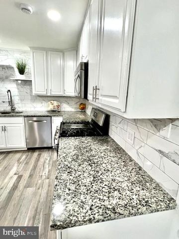 406 W MAPLE AVE, Sterling, VA 20164
