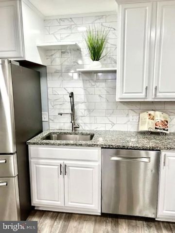 406 W MAPLE AVE, Sterling, VA 20164