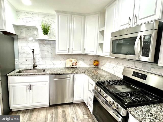 406 W MAPLE AVE, Sterling, VA 20164