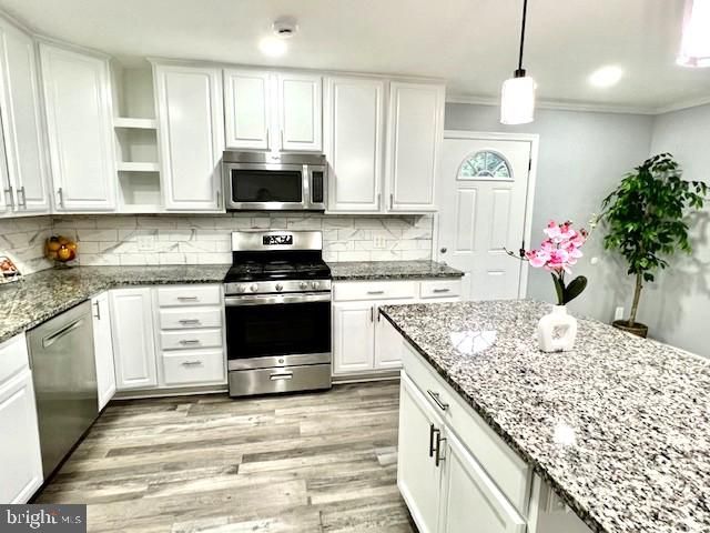 406 W MAPLE AVE, Sterling, VA 20164