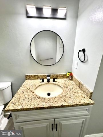 406 W MAPLE AVE, Sterling, VA 20164