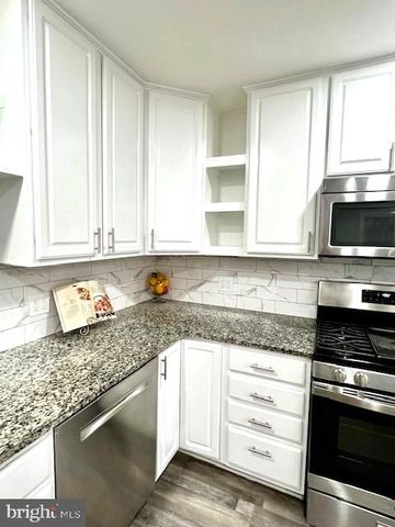 406 W MAPLE AVE, Sterling, VA 20164