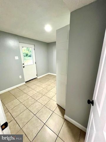 406 W MAPLE AVE, Sterling, VA 20164