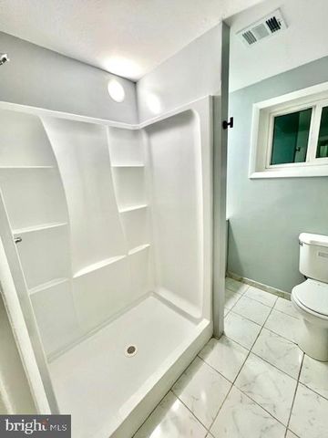 406 W MAPLE AVE, Sterling, VA 20164