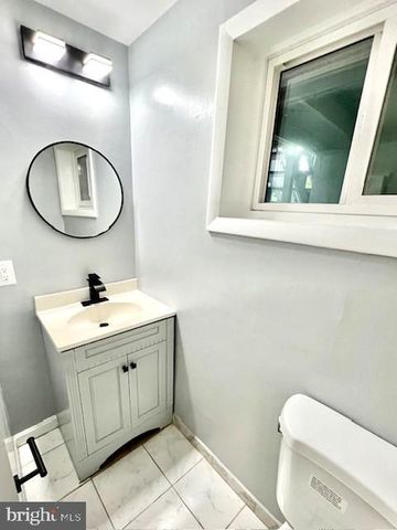 406 W MAPLE AVE, Sterling, VA 20164