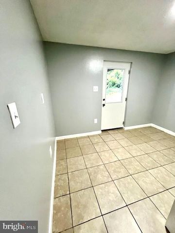 406 W MAPLE AVE, Sterling, VA 20164