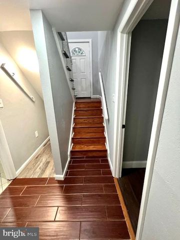 406 W MAPLE AVE, Sterling, VA 20164