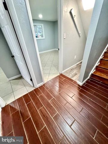 406 W MAPLE AVE, Sterling, VA 20164