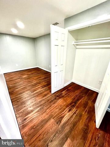406 W MAPLE AVE, Sterling, VA 20164