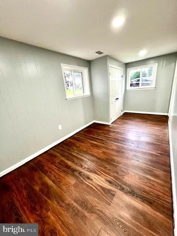 406 W MAPLE AVE, Sterling, VA 20164