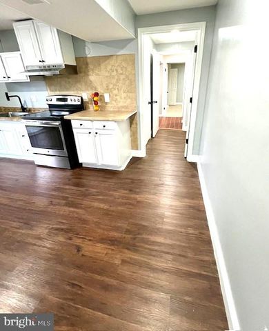 406 W MAPLE AVE, Sterling, VA 20164