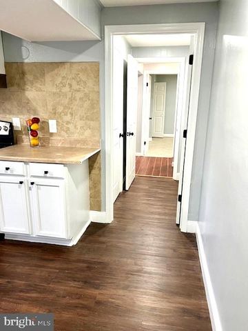 406 W MAPLE AVE, Sterling, VA 20164
