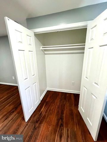 406 W MAPLE AVE, Sterling, VA 20164
