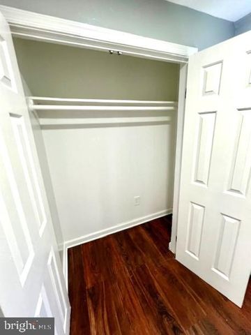406 W MAPLE AVE, Sterling, VA 20164