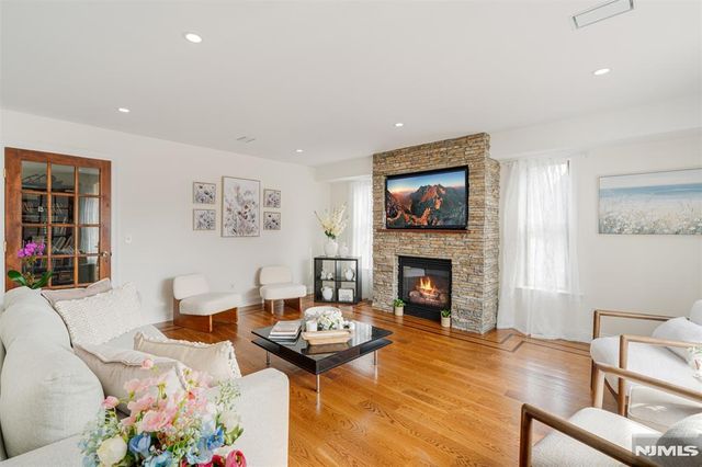 8 Dean, Rutherford, NJ 07070