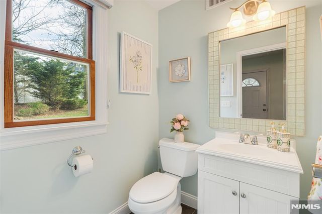 8 Dean, Rutherford, NJ 07070