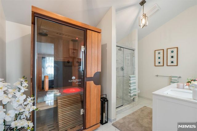 8 Dean, Rutherford, NJ 07070