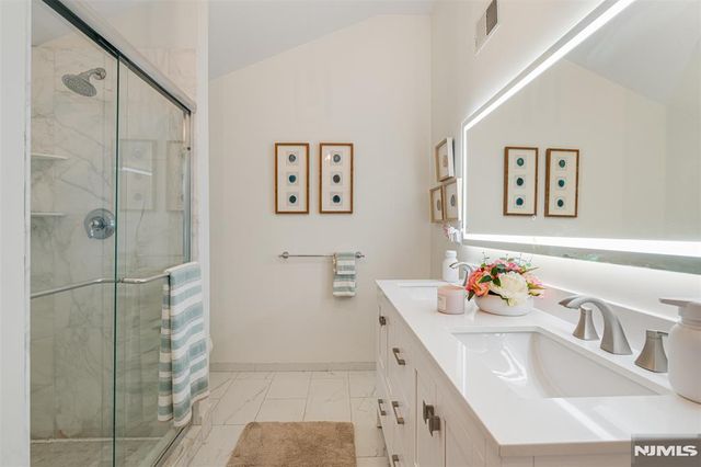 8 Dean, Rutherford, NJ 07070