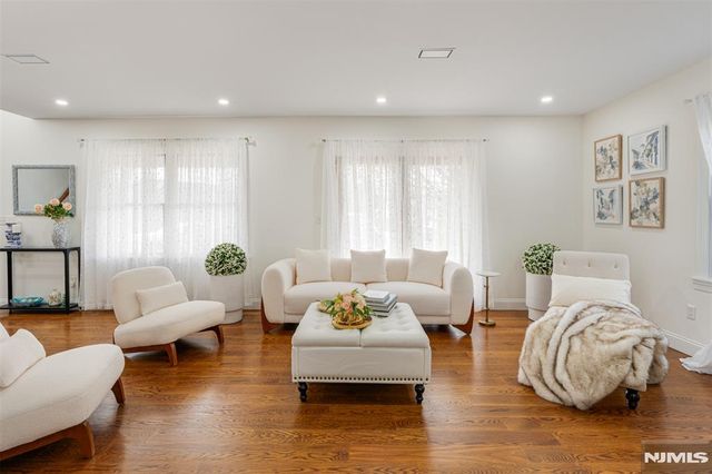 8 Dean, Rutherford, NJ 07070