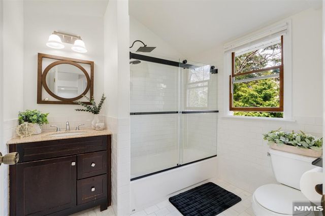 8 Dean, Rutherford, NJ 07070