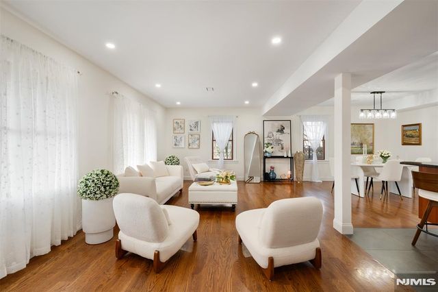 8 Dean, Rutherford, NJ 07070