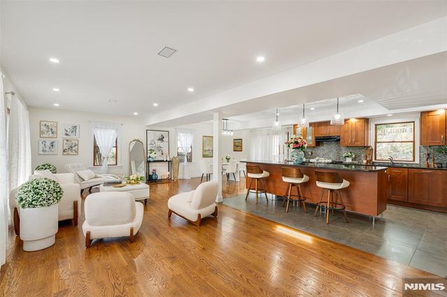 8 Dean, Rutherford, NJ 07070