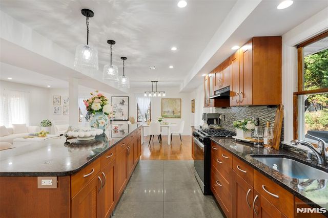 8 Dean, Rutherford, NJ 07070