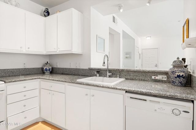 493 Country Club Drive 228, Simi Valley, CA 93065