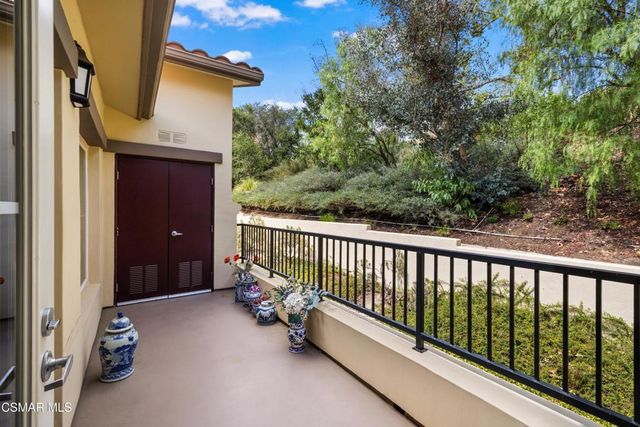493 Country Club Drive 228, Simi Valley, CA 93065