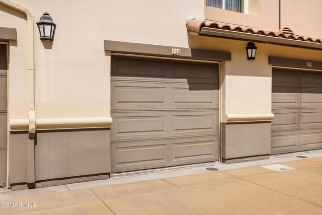 493 Country Club Drive 228, Simi Valley, CA 93065