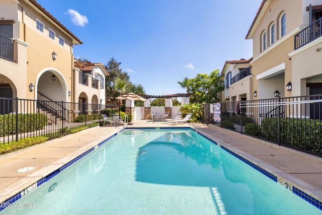 493 Country Club Drive 228, Simi Valley, CA 93065