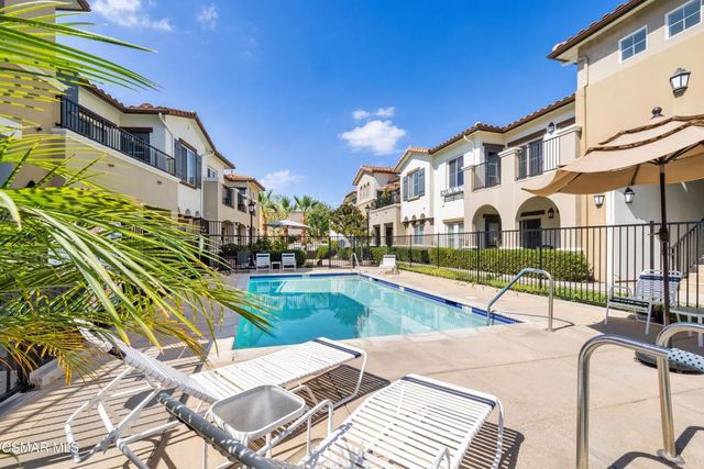 493 Country Club Drive 228, Simi Valley, CA 93065