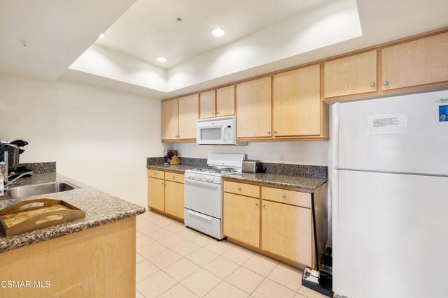 493 Country Club Drive 228, Simi Valley, CA 93065