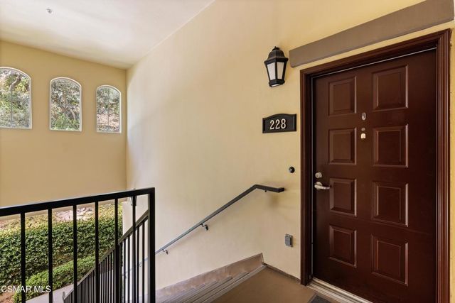 493 Country Club Drive 228, Simi Valley, CA 93065