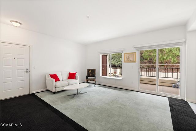 493 Country Club Drive 228, Simi Valley, CA 93065