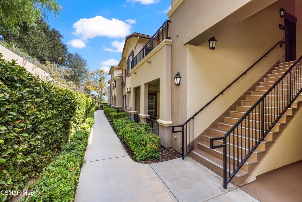 493 Country Club Drive 228, Simi Valley, CA 93065