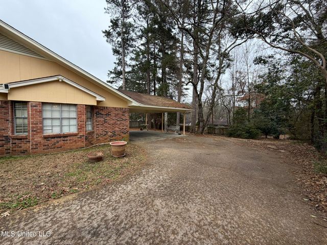 315 Cedarwood Drive, Jackson, MS 39212