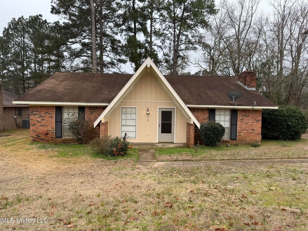 315 Cedarwood Drive, Jackson, MS 39212