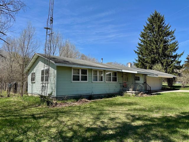 271 Mclaren Lake Road, Hesperia, MI 49421