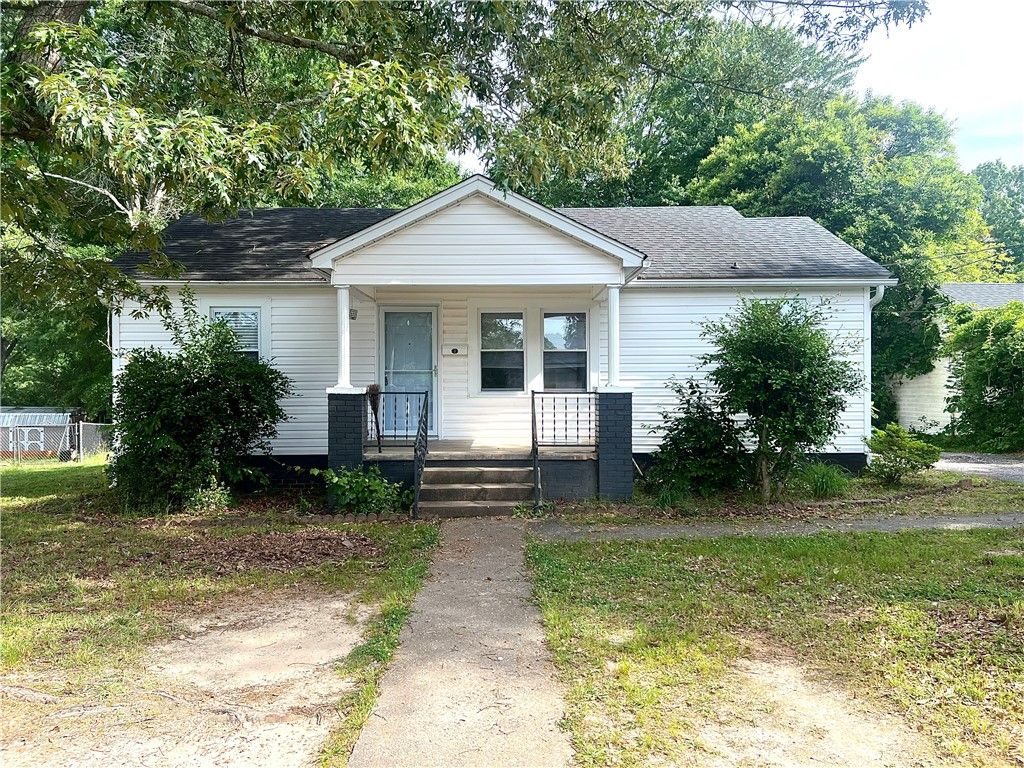 301 Edgewood Avenue, Belton, SC 29627