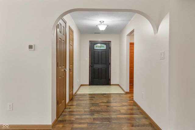 164 Meadow Glen Drive, Avon, IN 46123