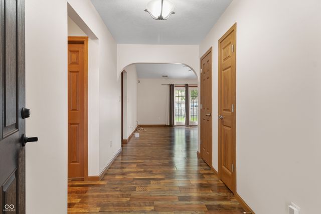 164 Meadow Glen Drive, Avon, IN 46123