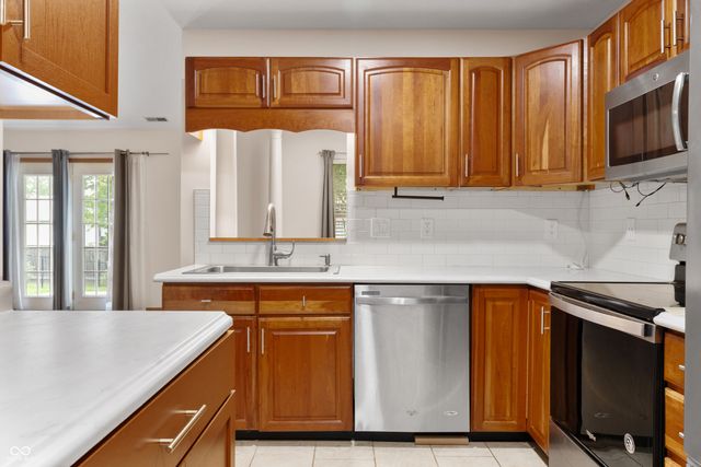 164 Meadow Glen Drive, Avon, IN 46123