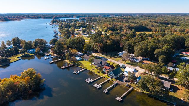 2185 Lake Marion Shores Road, Summerton, SC 29148